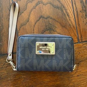 Micheal Kors wallet/wristlet